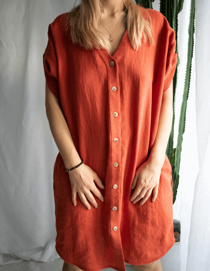 Linen dress with buttons.