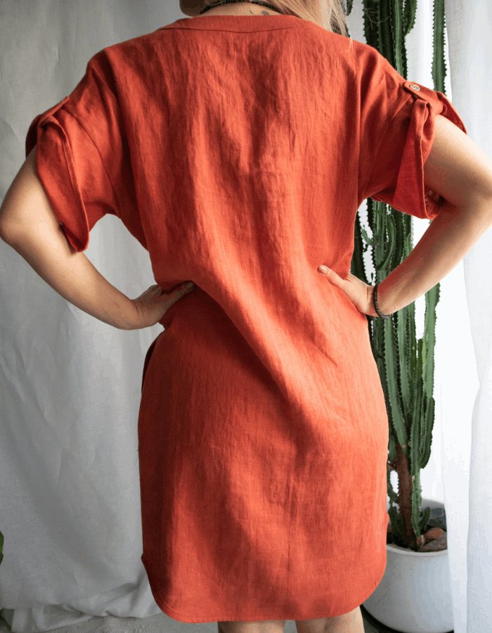 Linen dress with buttons.