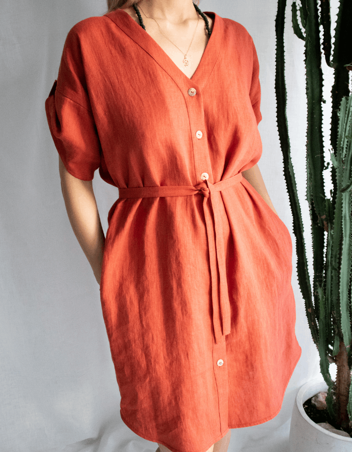 Linen dress with buttons.